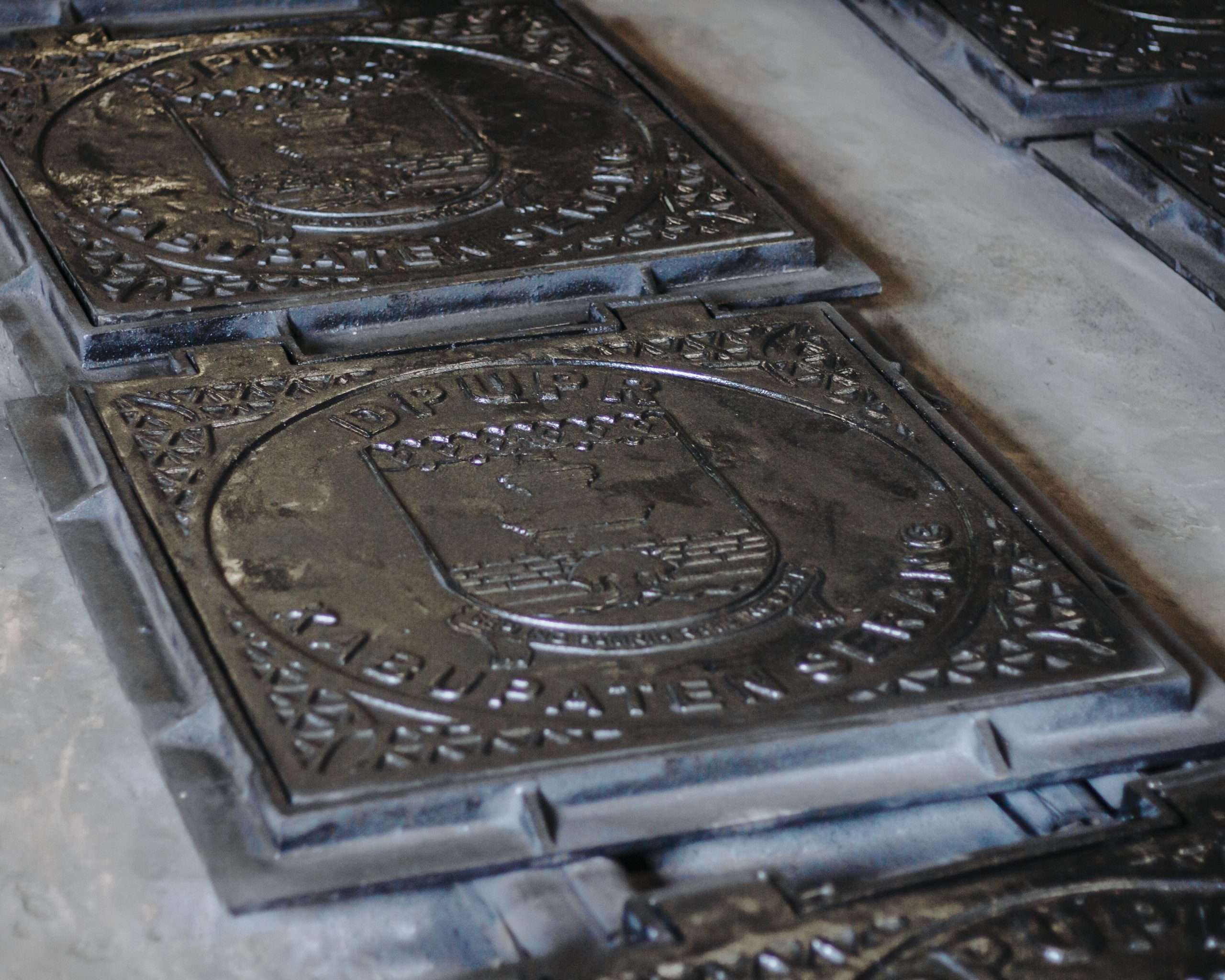 Manhole Serang