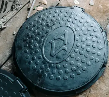 Manhole AV Full Black 