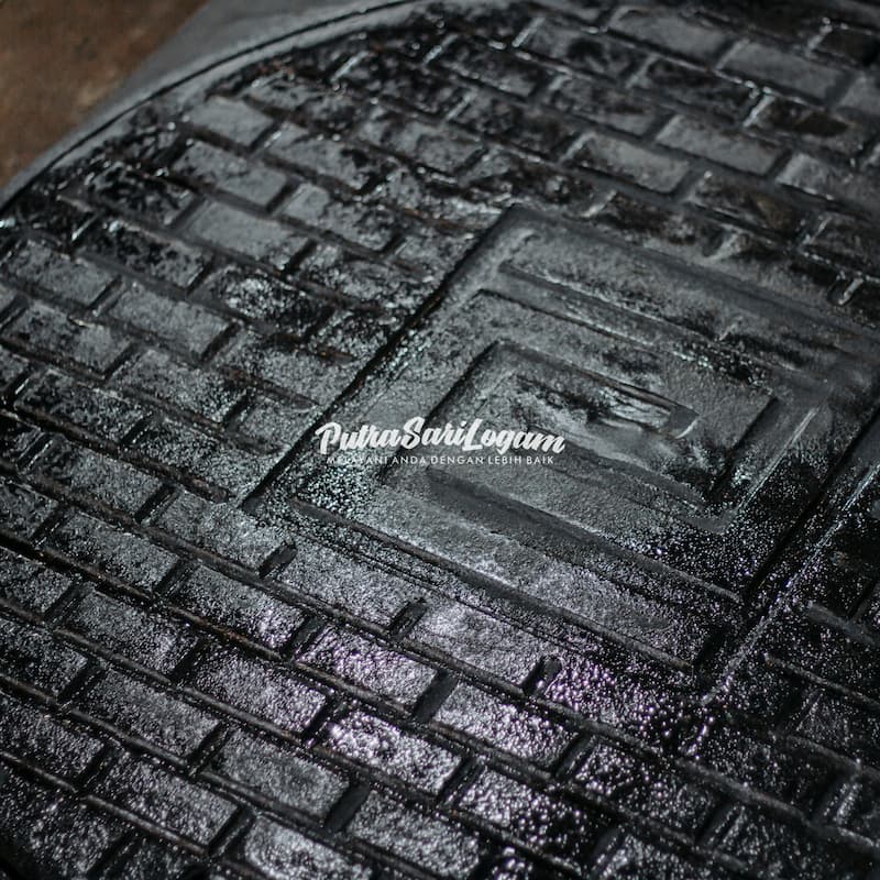 Fungsi Pola Tekstur Permukaan Cover Manhole 